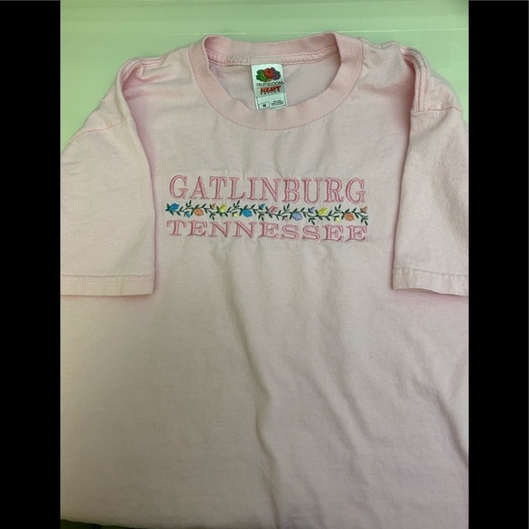 Fruit of the Loom Tops - Gatlinburg Tennessee Short Sleeve T Shirt EUC